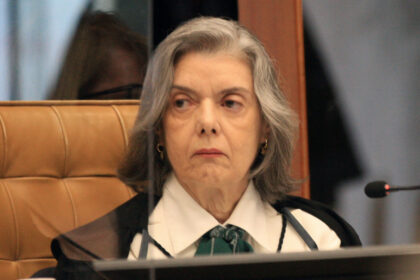 Cármen Lúcia pede proteção da democracia contra interferências externas