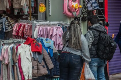 Governo regulamenta trabalho em feriados no comércio; entenda as novas regras