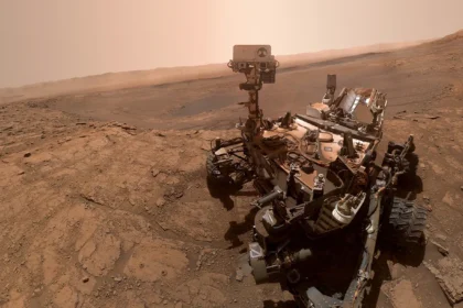 Rover Curiosity encontra campo inédito de polígonos em Marte