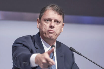 Tarcísio destaca que trabalho de Bolsonaro foi 'incompleto' e será 'retomado'