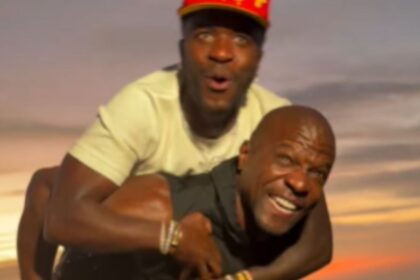 Terry Crews carrega Vini Jr. no Cristo Redentor