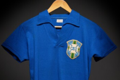 Venda por US$25 mi põe em xeque autenticidade da camisa de Pelé