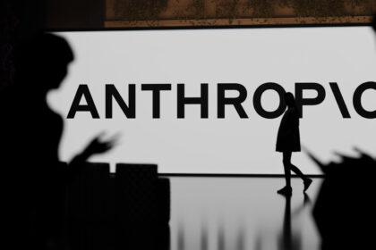 Anthropic recruta ex-chefe de chips do Google para liderar semicondutores