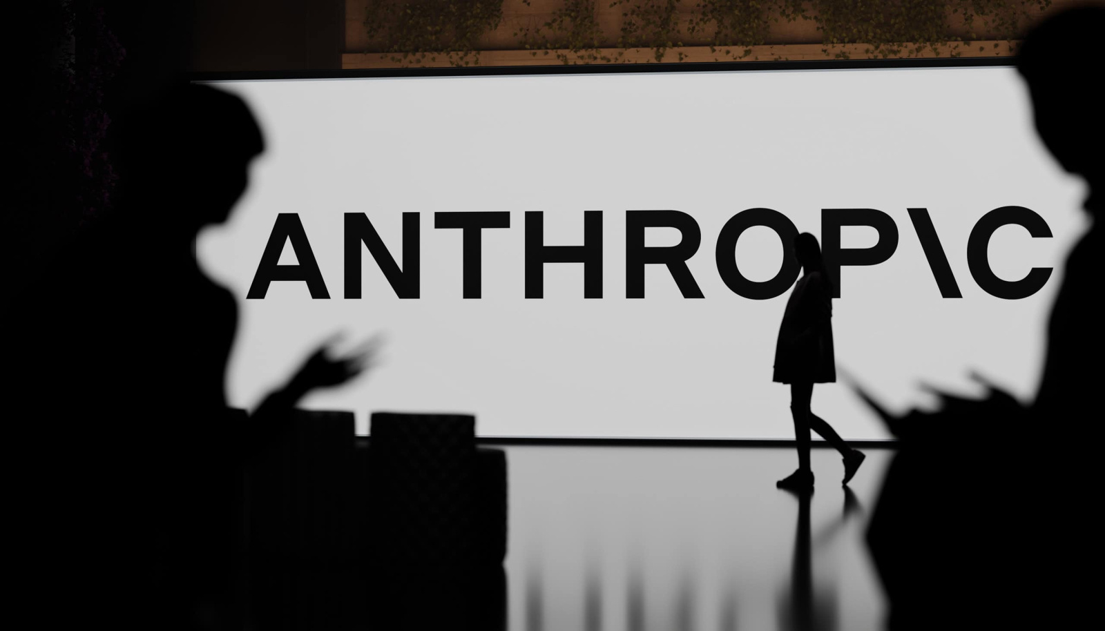 Anthropic recruta ex-chefe de chips do Google para liderar semicondutores