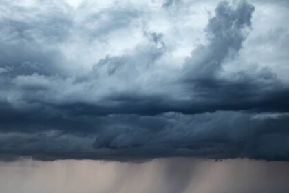 Ciclone intensifica e provoca temporais no Sul; Porto Alegre pode ter 8°C
