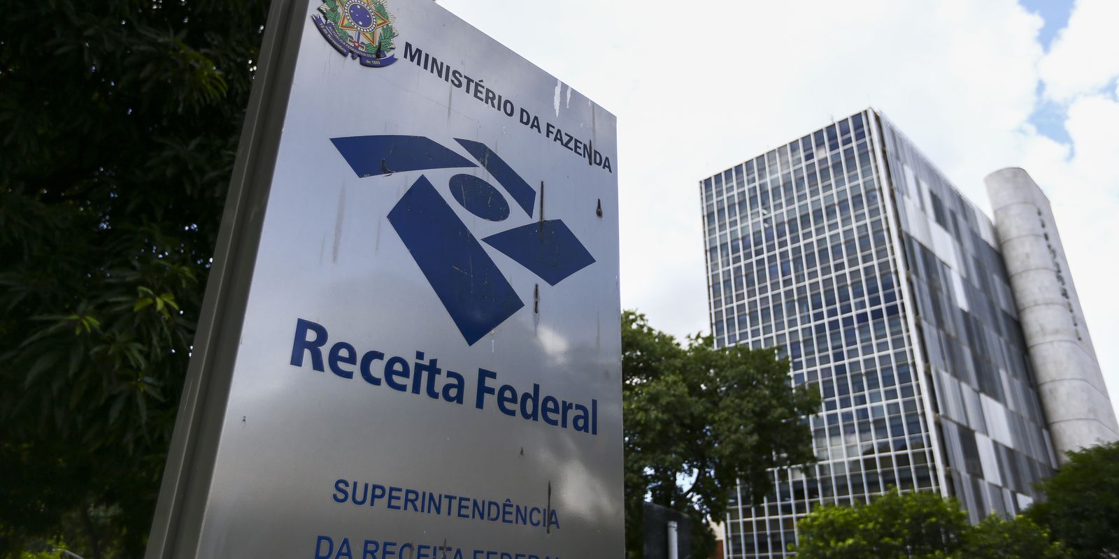 IR sobre dividendos rende R$3,145 bi até julho e fica abaixo do previsto
