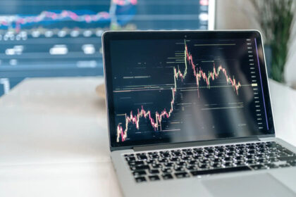 Opções de Bitcoin de US$6,44 bi pressionam strikes em US$75k e US$80k
