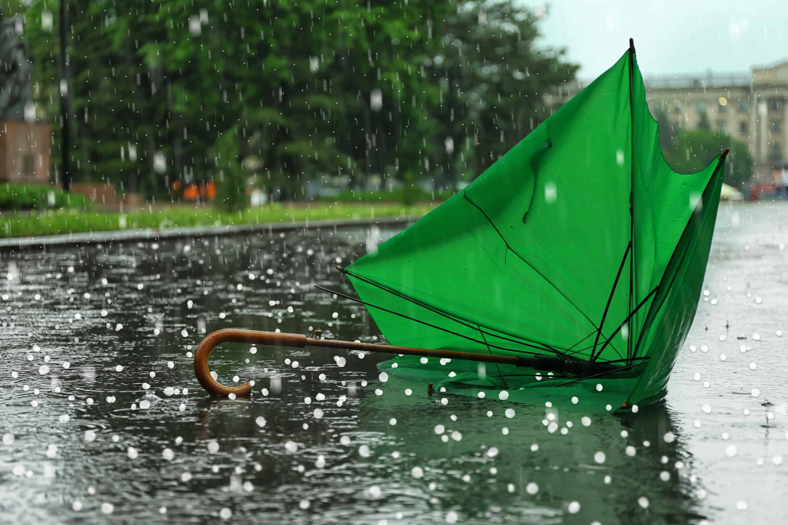 Tempestades avançam no Sul: risco de granizo e rajadas no RS