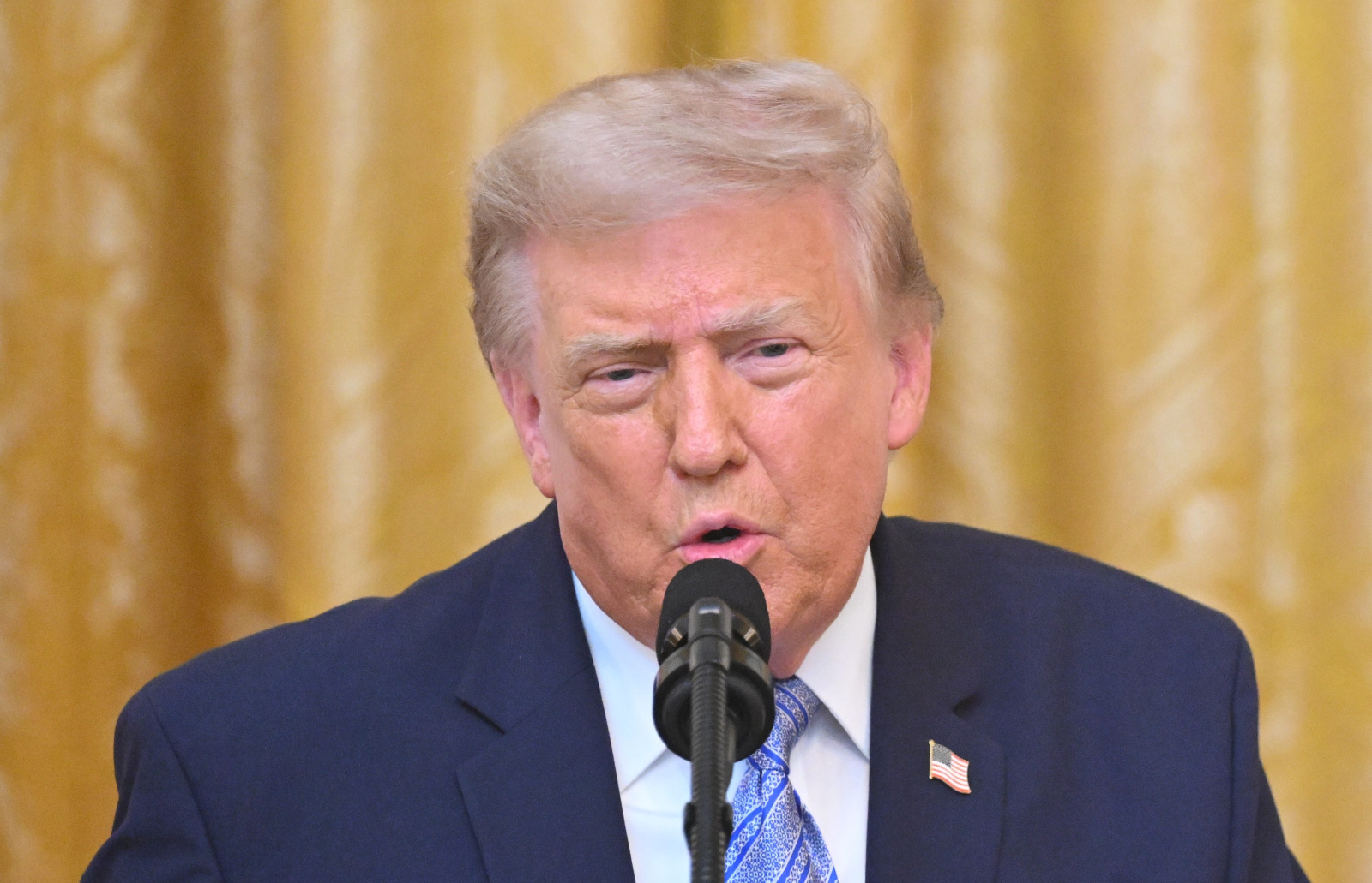 Trump convoca refinarias para pressionar queda no preço da gasolina