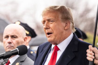 Truth Social lança API paga que envia posts de Trump a empresas