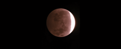 Veja por que a Lua ficou vermelha no eclipse parcial de 28/08