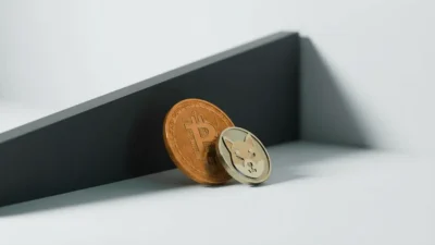 Alta dos Treasuries derruba Bitcoin; Dogecoin lidera perdas