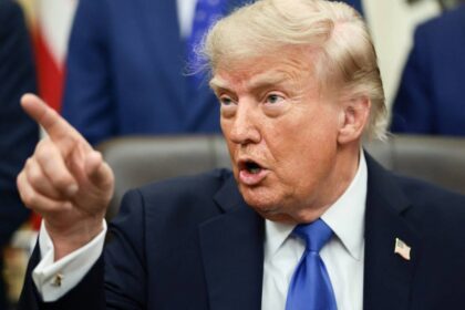 Aprovação de Trump despenca a 33% por desgaste econômico
