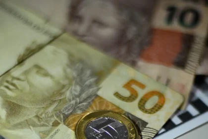 Atividade econômica cai 0,2% em julho; segundo mês seguido de queda