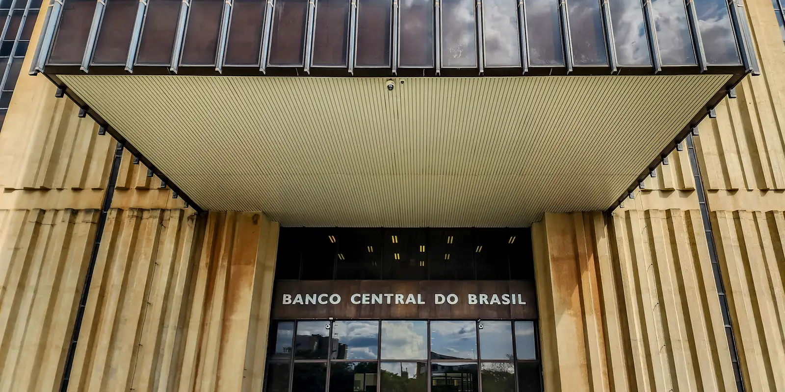 BC corta previsão do PIB 2026 para 1,8% e alerta sobre inflação