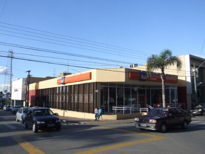 Fachada de agência do banco Itaú