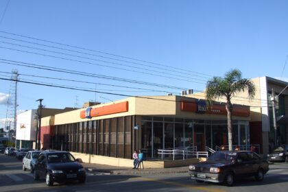 Fachada de agência do banco Itaú