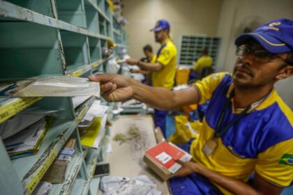Correios em greve: paralisação nacional começa sem acordo salarial