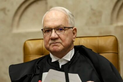Dino questiona Fachin por assumir relatorias e pede redistribuição dos processos