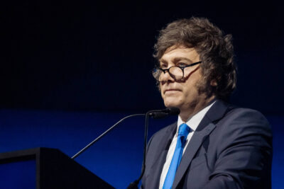 Milei amplia presença militar no Atlântico Sul; Reino Unido reage