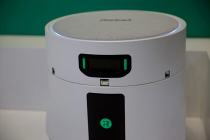 Roomba Duo chega com dupla limpeza e base para lavagens pesadas