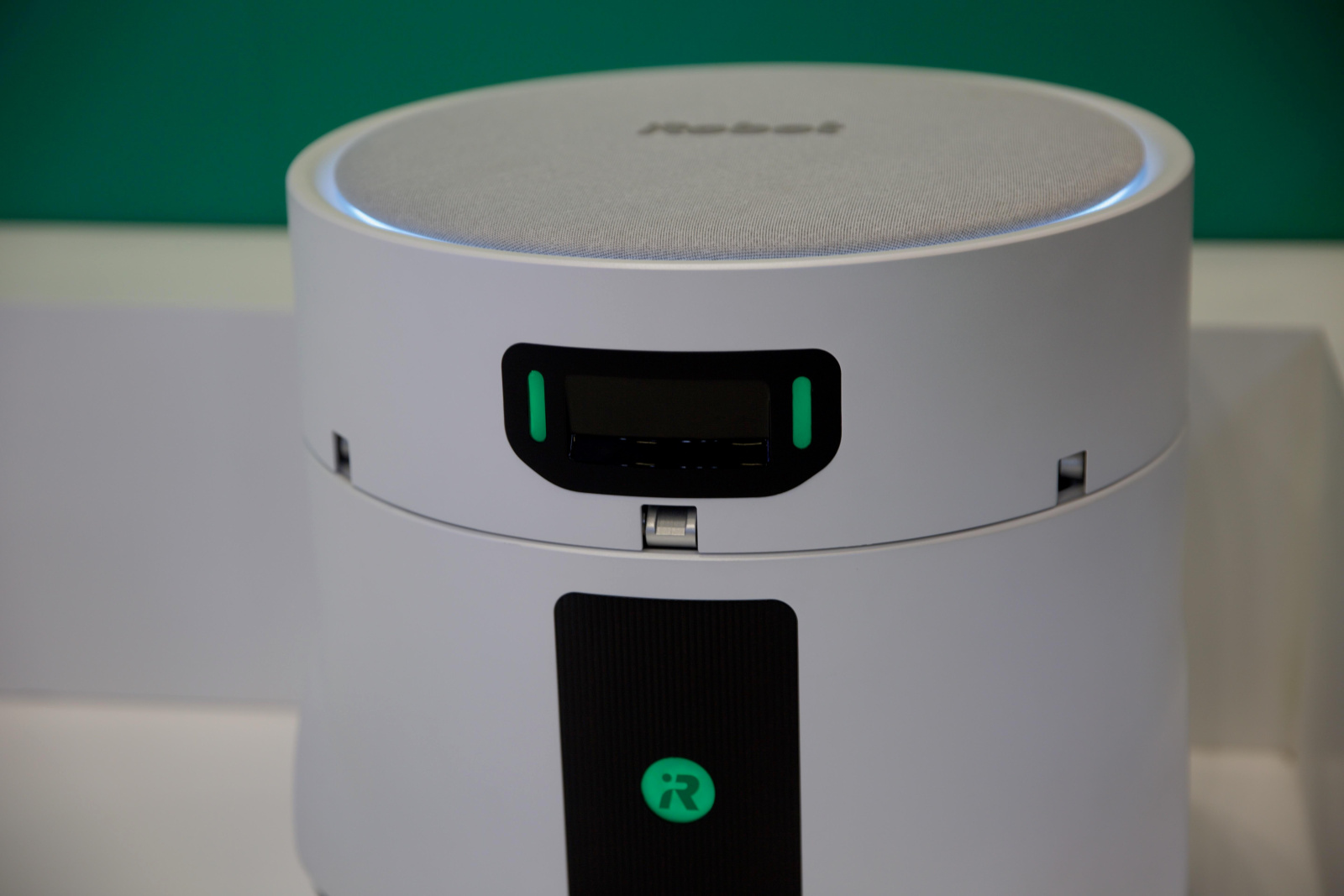 Roomba Duo chega com dupla limpeza e base para lavagens pesadas