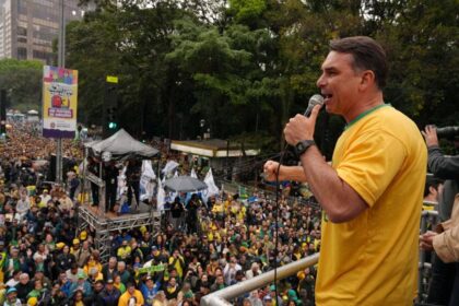 Tarcísio articula apoio a Flávio e orienta segundo turno em SP