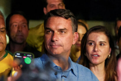 Flávio Bolsonaro nega privatizar a Petrobras e chama rumores de 'boataria'
