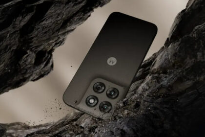 Garanta Moto G77 5G 256 GB com câmera de 108 MP por R$1.556,10
