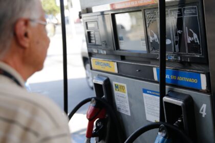 Governo prorroga subvenção de R$2,12 ao diesel por 30 dias
