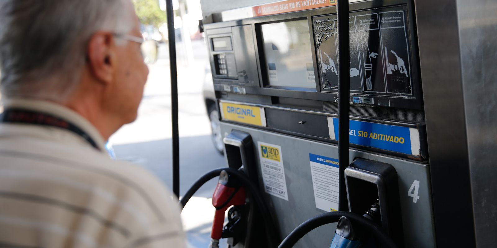 Governo prorroga subvenção de R$2,12 ao diesel por 30 dias