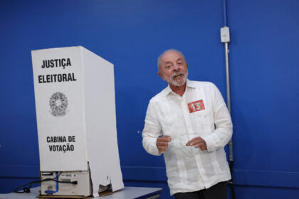Lula critica Flávio e promete acatar resultado das eleições