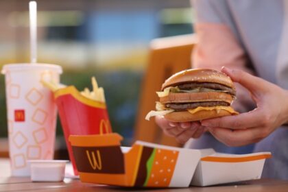 McDonald’s ajusta preços por IA segundo disposição a pagar dos clientes