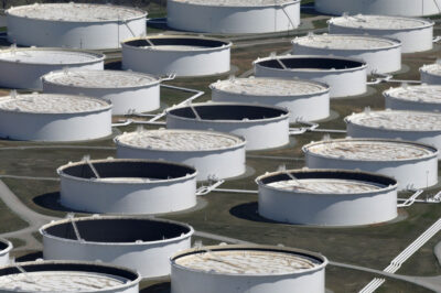 Petróleo cai 2% após fluxos do Oriente Médio mostrarem resiliência