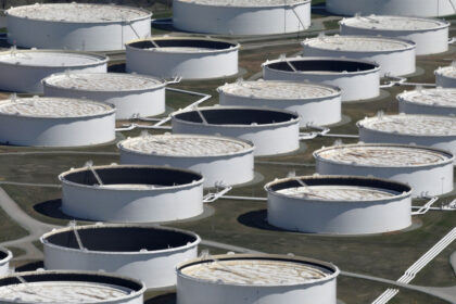 Petróleo cai 2% após fluxos do Oriente Médio mostrarem resiliência