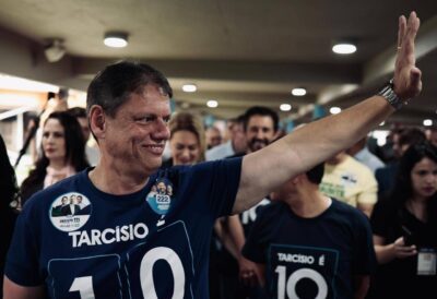 Tarcísio promete mobilizar SP para eleger Flávio Bolsonaro